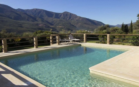 Piscina de buen tamaño